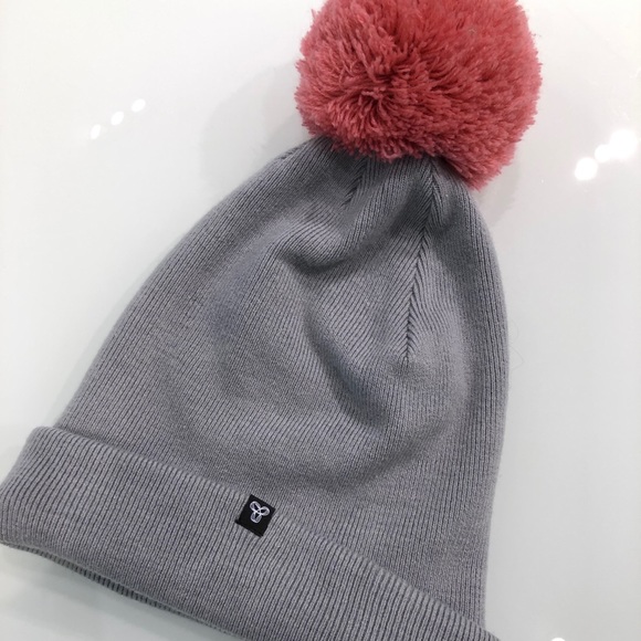 Aritzia TNA Grey Toque with pink Pom Pom